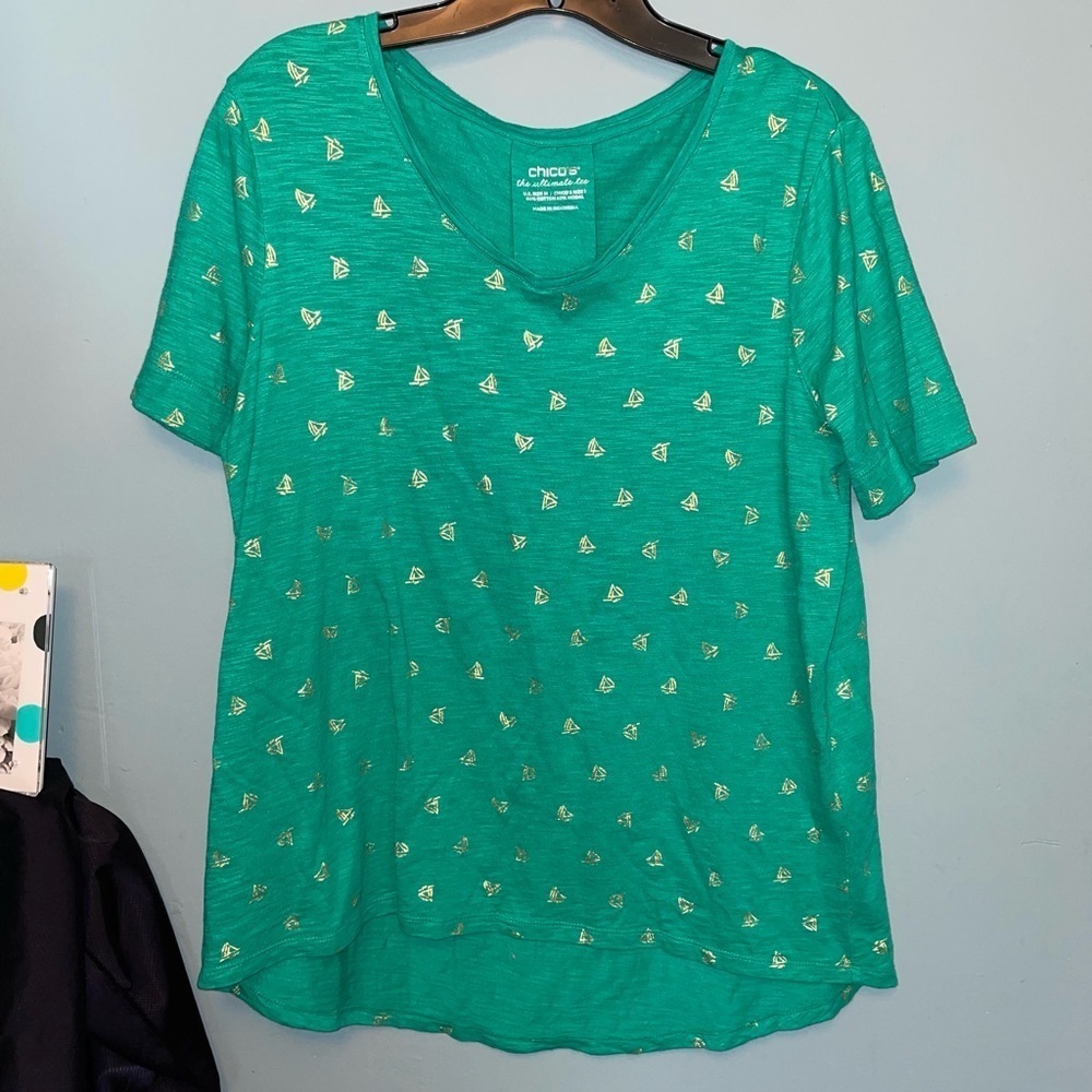 Chico’s The Ultimate Tee with Gold Sailboats Size XL